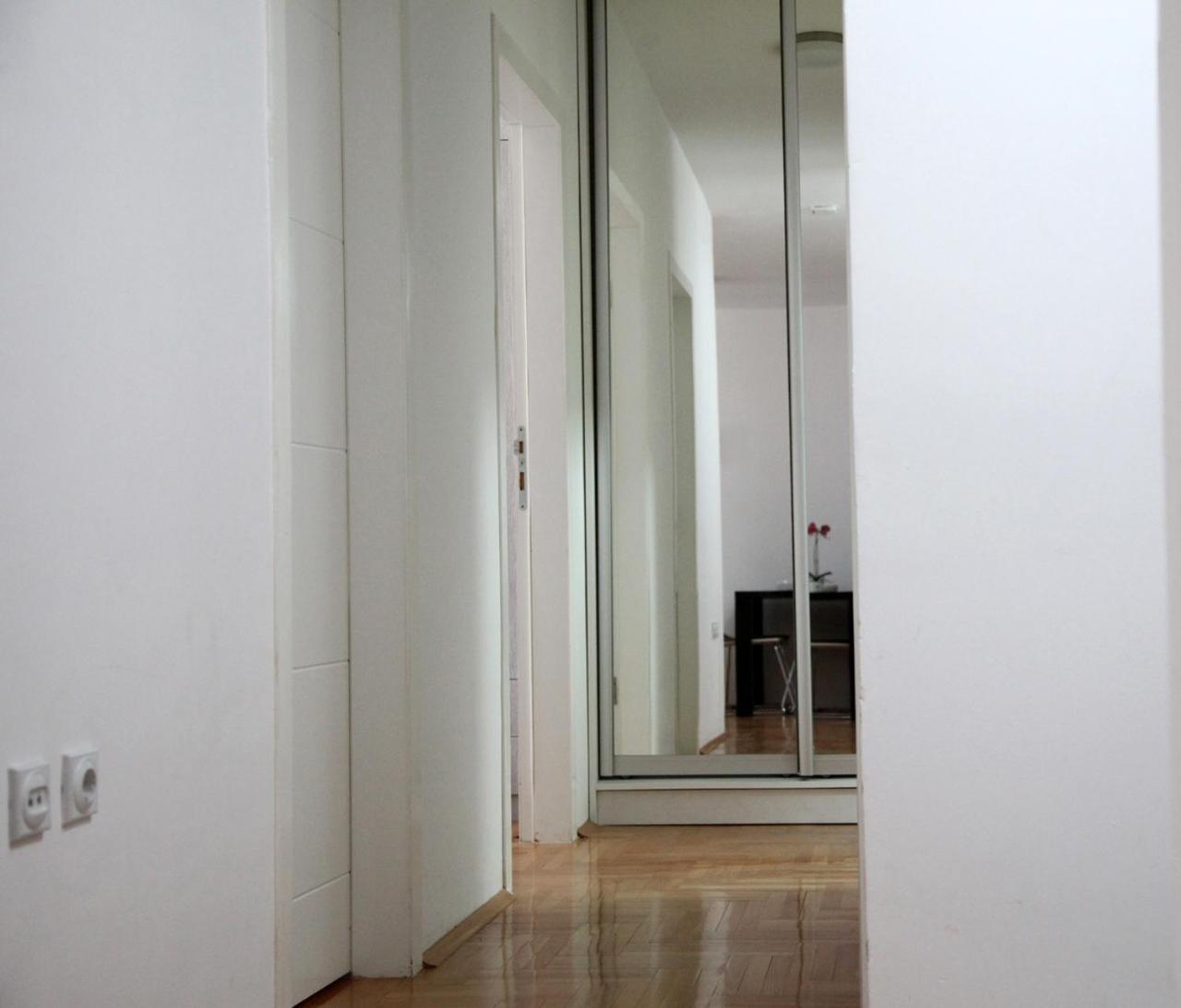 65 Square Meters Designer Apartment In Heart Of City - River View ! Park For Free Ni Екстериор снимка