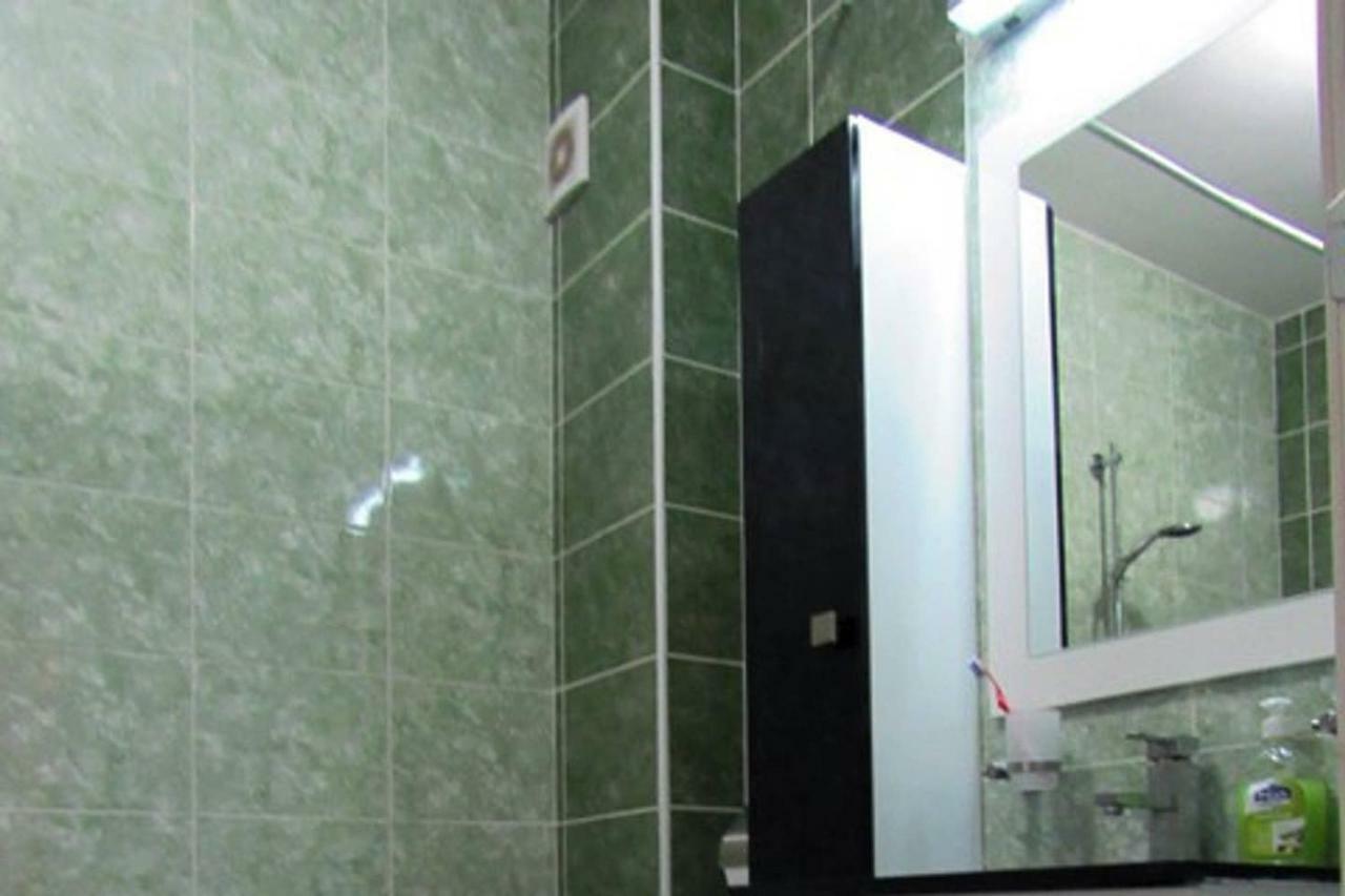 65 Square Meters Designer Apartment In Heart Of City - River View ! Park For Free Ni Екстериор снимка