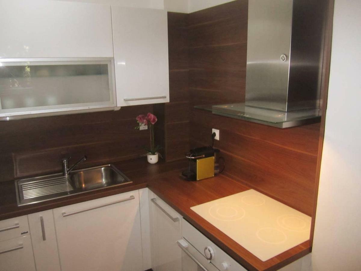 65 Square Meters Designer Apartment In Heart Of City - River View ! Park For Free Ni Екстериор снимка