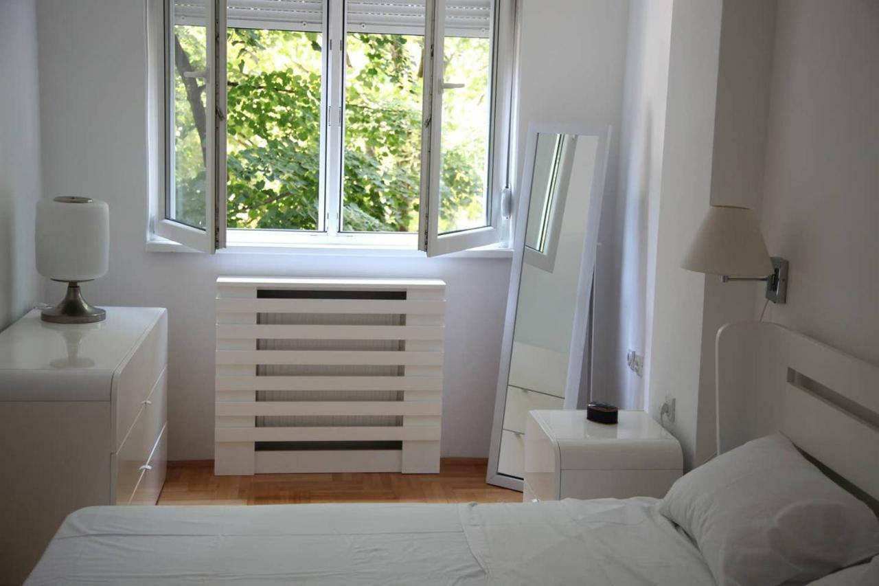 65 Square Meters Designer Apartment In Heart Of City - River View ! Park For Free Ni Екстериор снимка