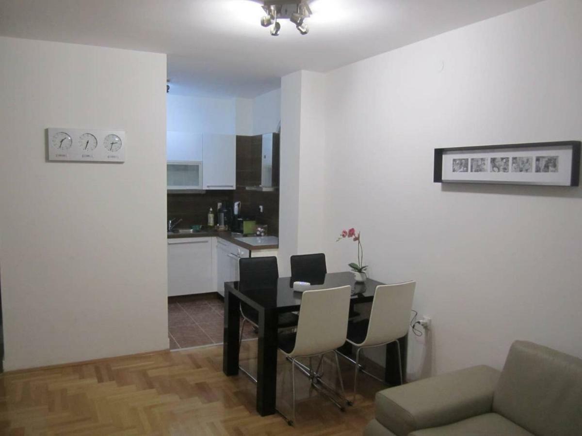 65 Square Meters Designer Apartment In Heart Of City - River View ! Park For Free Ni Екстериор снимка