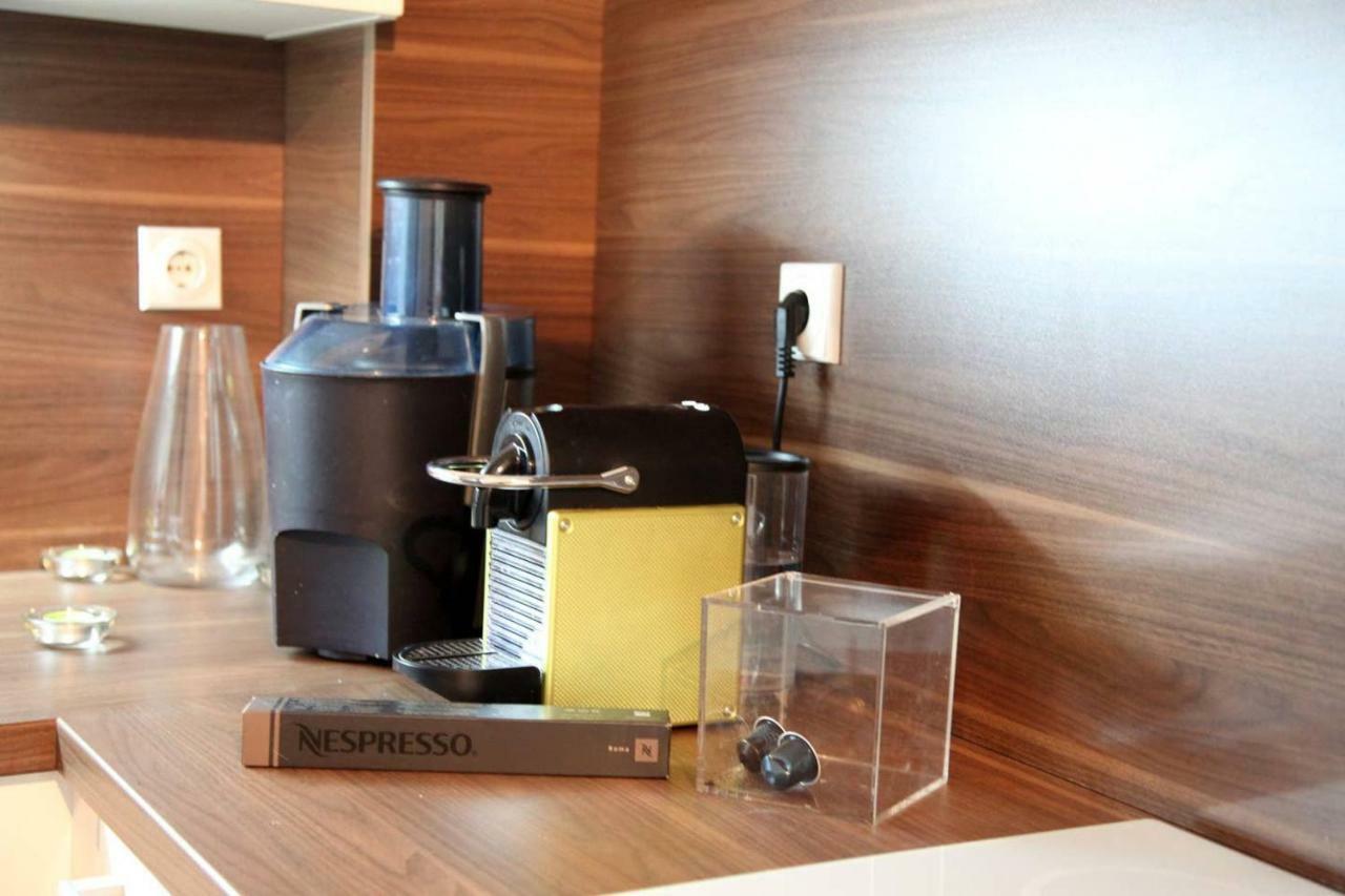 65 Square Meters Designer Apartment In Heart Of City - River View ! Park For Free Ni Екстериор снимка
