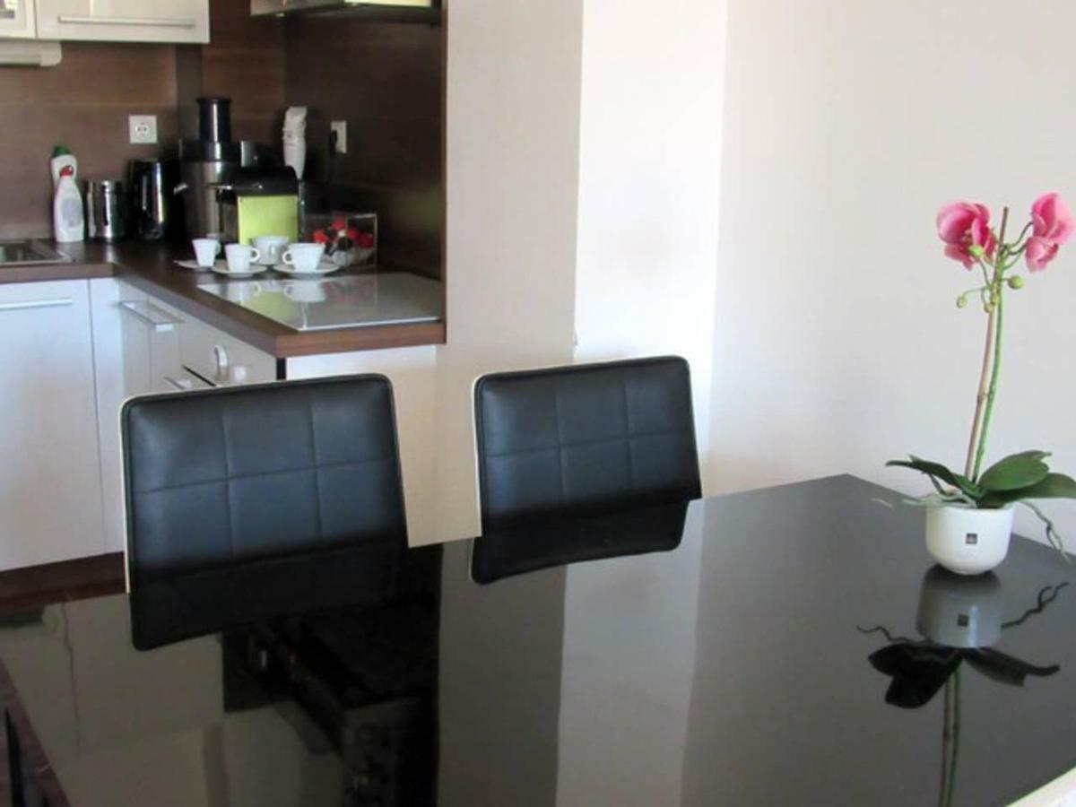 65 Square Meters Designer Apartment In Heart Of City - River View ! Park For Free Ni Екстериор снимка