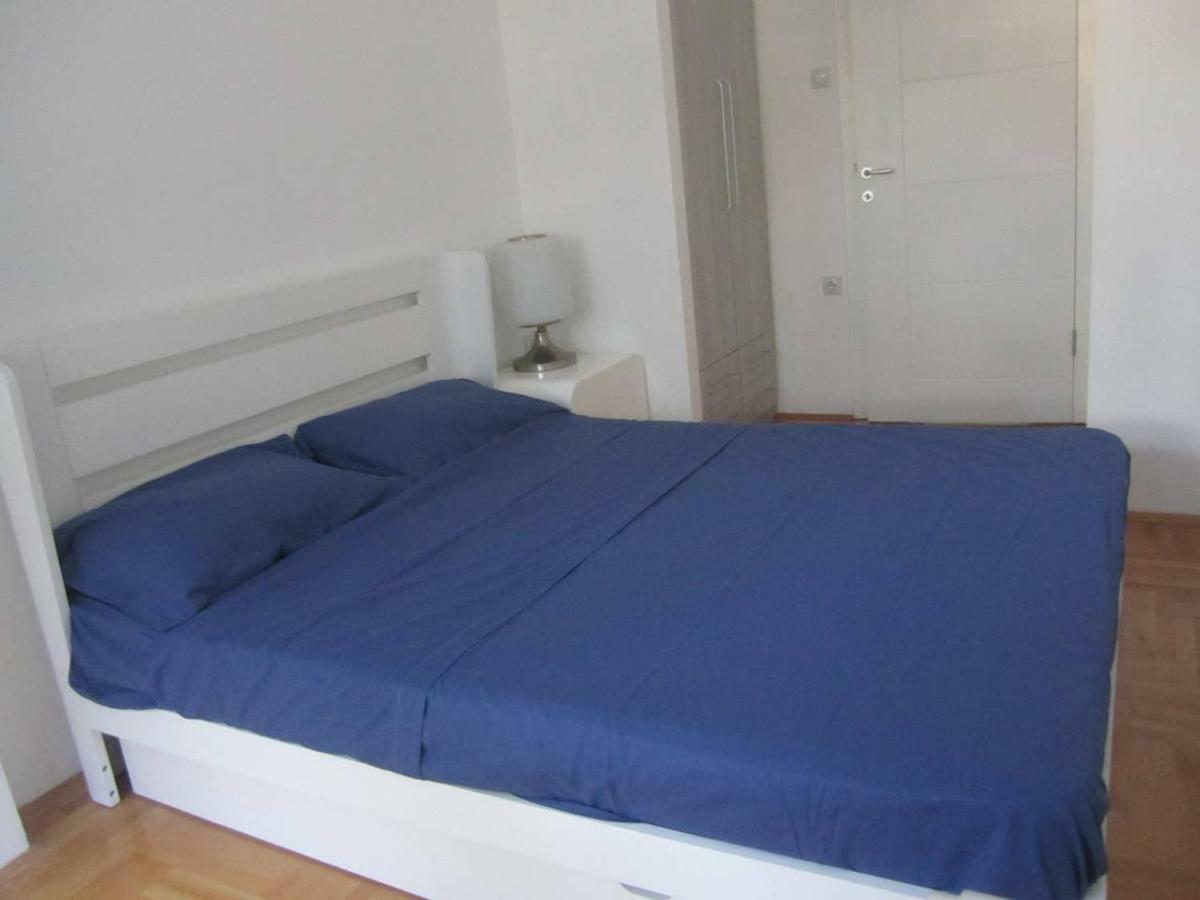 65 Square Meters Designer Apartment In Heart Of City - River View ! Park For Free Ni Екстериор снимка