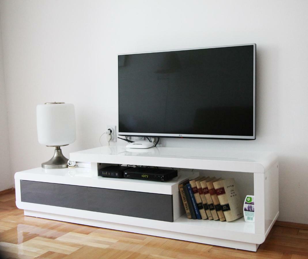 65 Square Meters Designer Apartment In Heart Of City - River View ! Park For Free Ni Екстериор снимка